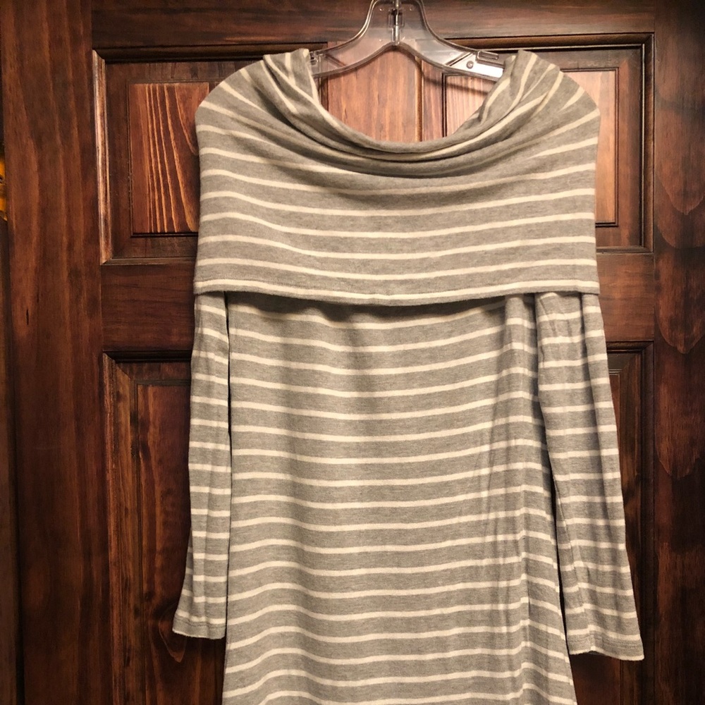 ✨SOLD✨ NWOT The Limited Lounge shirt, M